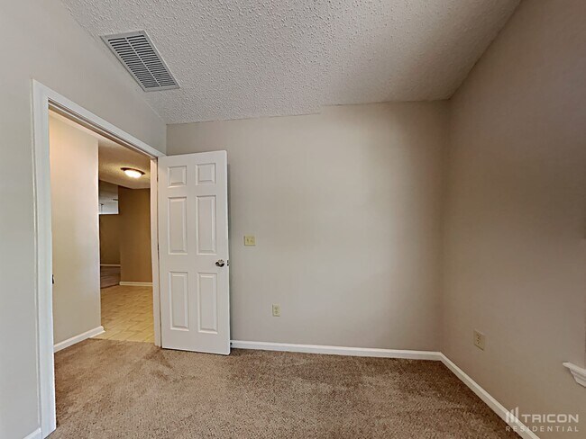 Building Photo - 3925 Hideaway Lane