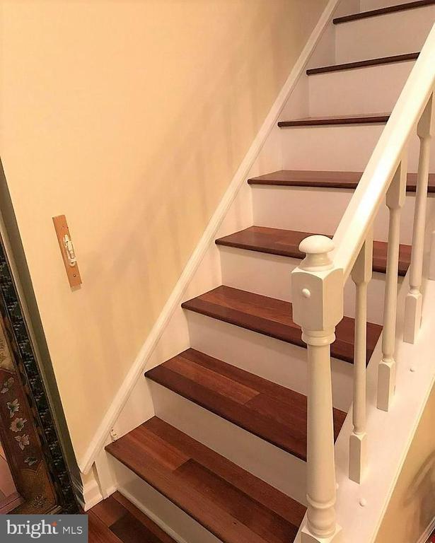 Building Photo - 23 Dufief Ct