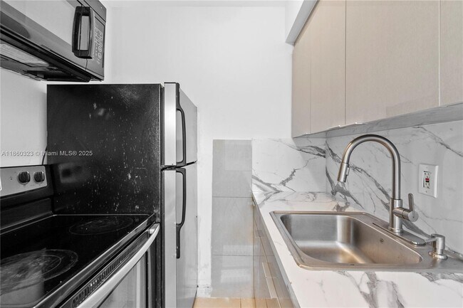 Building Photo - 1040 SW 28th St