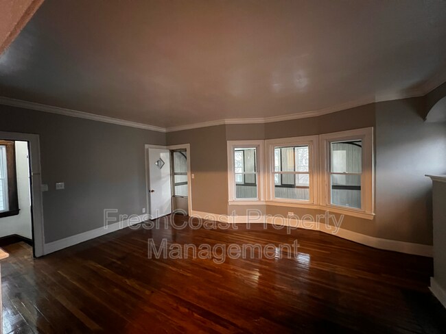 Building Photo - 3402 E 145th St