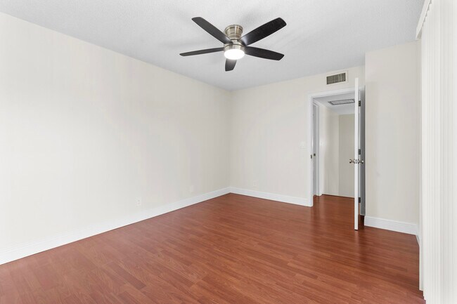 Building Photo - 1420 Augusta Cir