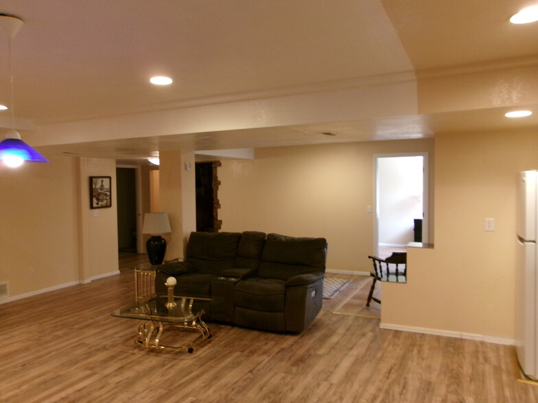 Building Photo - 17863 E Maplewood Cir