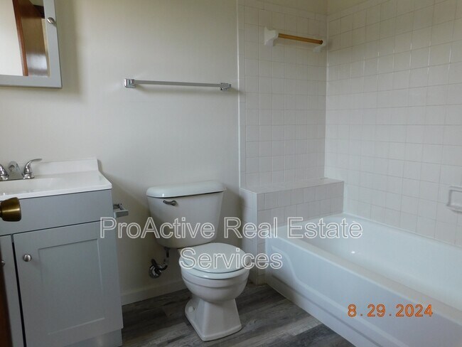 Building Photo - 1461 Thamesford Dr