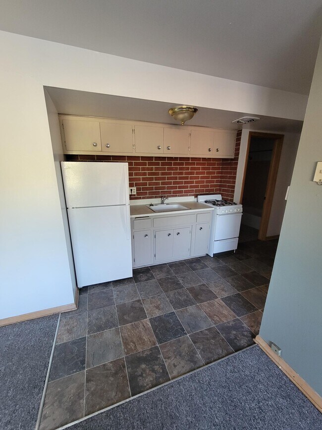 Building Photo - 6521