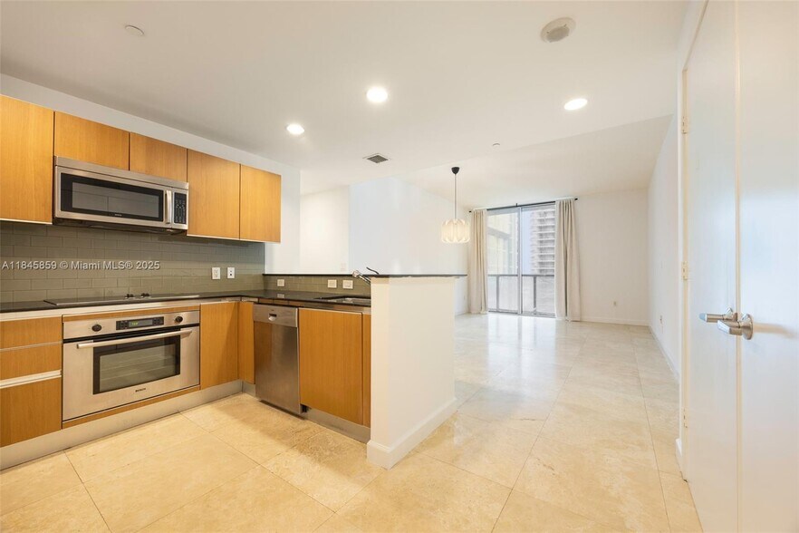 Primary Photo - 1060 Brickell Ave