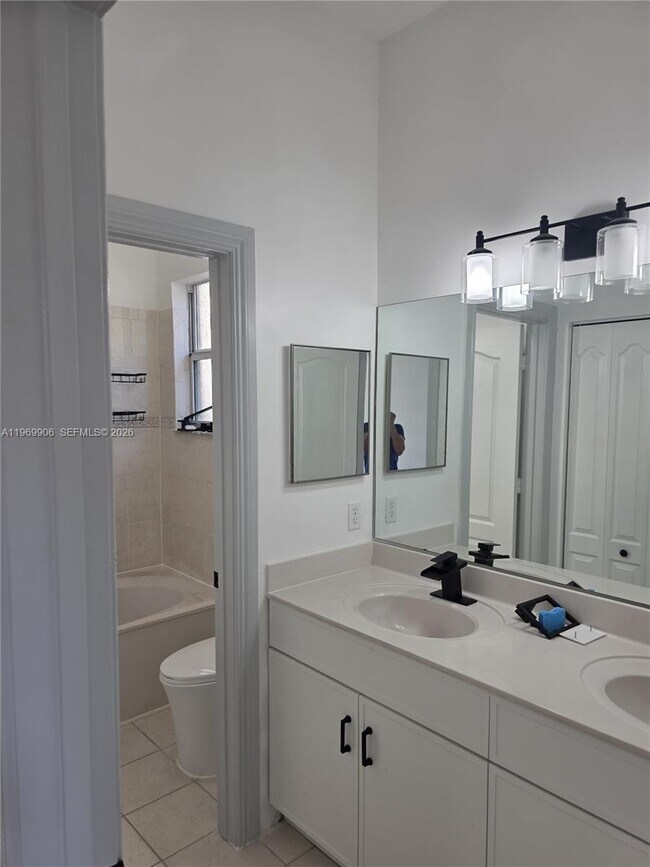 Building Photo - 3930 NE 12th Dr