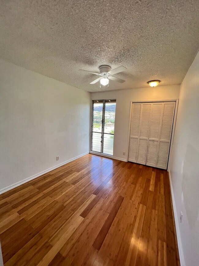 Building Photo - Beautiful 4 Bed 2 Bath in Makakilo with Large Backyard!