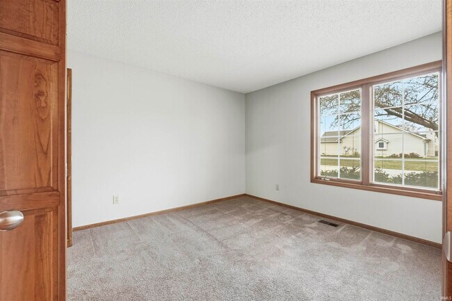 Building Photo - 7455 Montclair Dr