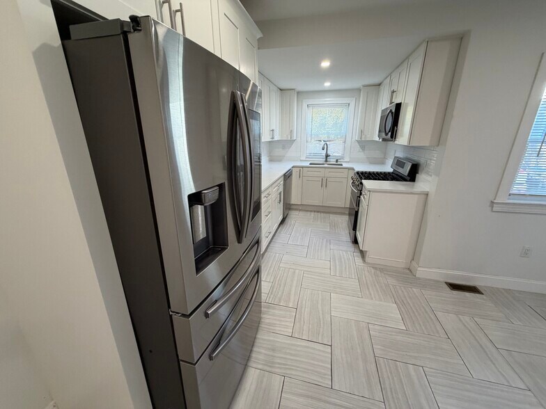 Building Photo - 31 Middle St