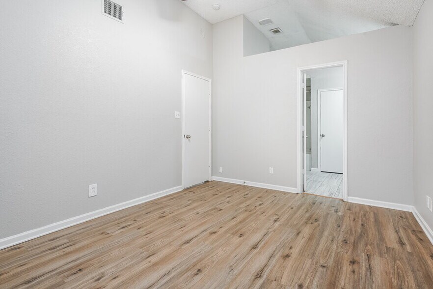 Building Photo - 1307 Jasmine Dr