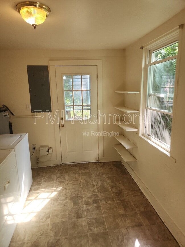 Building Photo - 413 S Laurel St