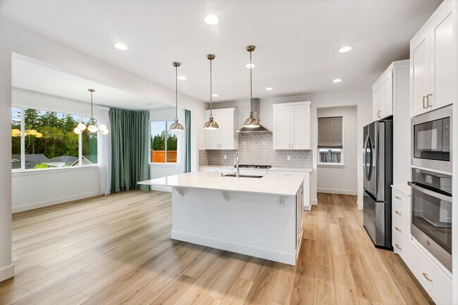 Building Photo - Spacious Two-Story in Port Orchard