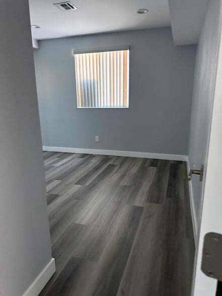 Building Photo - 1346 E Vernon Ave