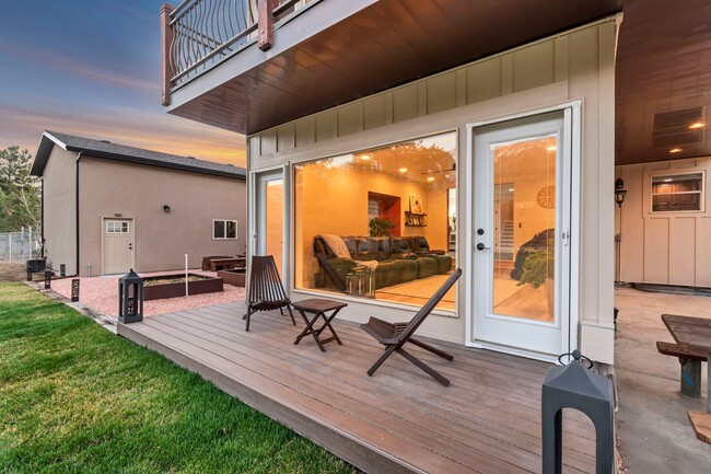 Building Photo - Beautiful 5-Bedroom Home in Sandy!