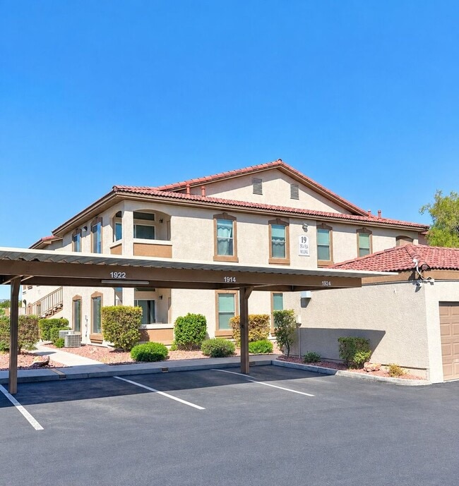 Building Photo - 2305 W Horizon Ridge Pkwy