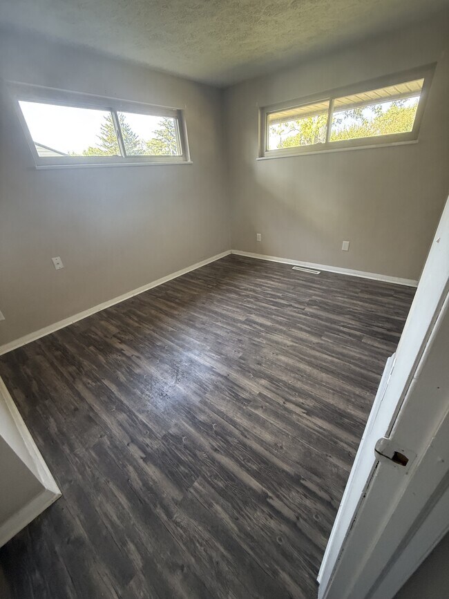 Building Photo - 6185 Farmborough Dr