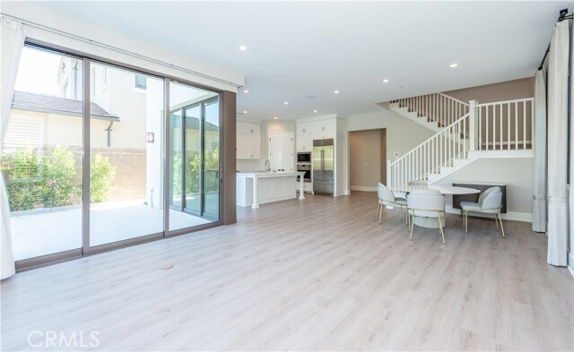 Building Photo - 152 Statura