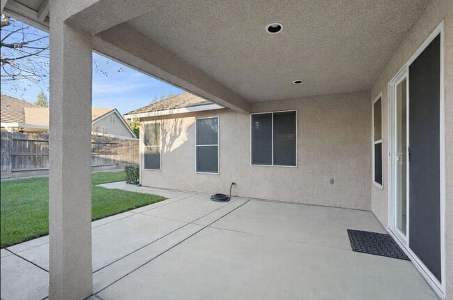 Building Photo - 1911 Lexington Dr