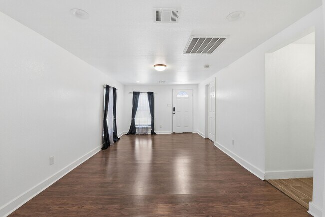 Building Photo - 915 Nevell St