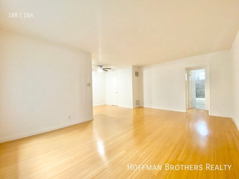 Building Photo - 3107 Durango Ave