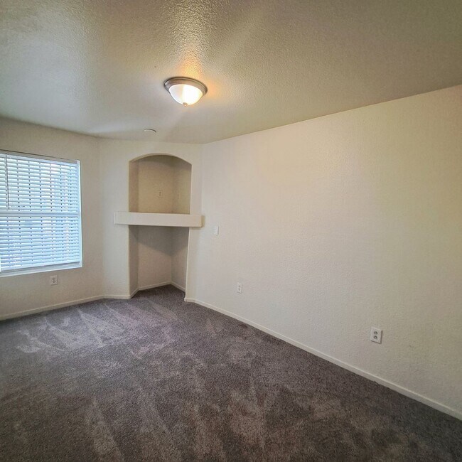 Building Photo - 2028 Venus Ave