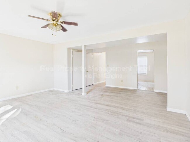 Building Photo - 1528 Darren Cir