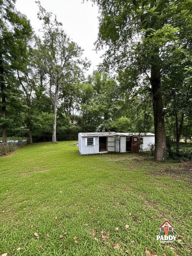 Building Photo - 411 Redbud Ln
