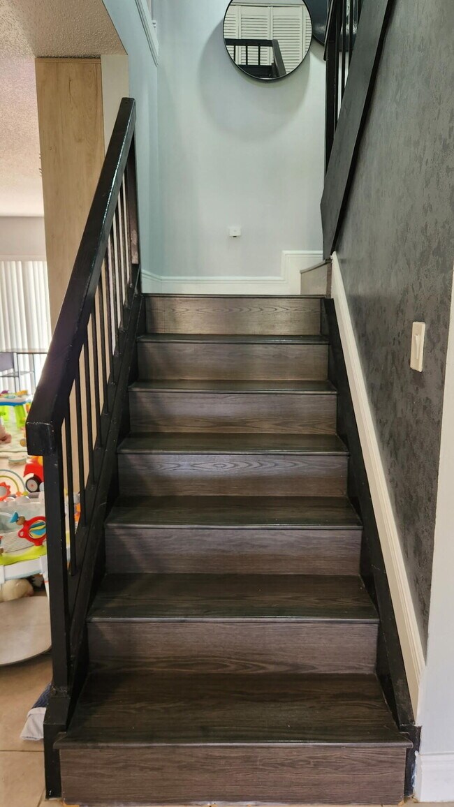 Building Photo - 4952 Sheridan St