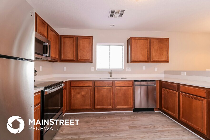 Building Photo - 12814 W Pershing St