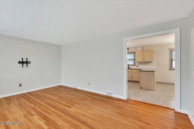Building Photo - 1165 Cresse Ave