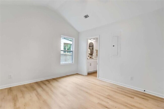 Building Photo - 1250 Byewood Ln SW