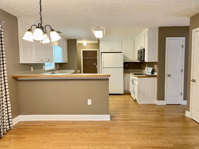 Building Photo - 4442 Keenly Valley Dr NE