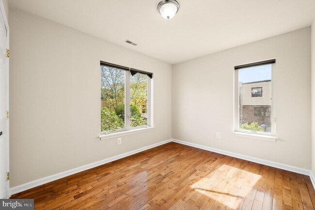 Building Photo - 1216 S 45th St