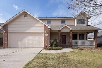 Building Photo - Home backing to foothills