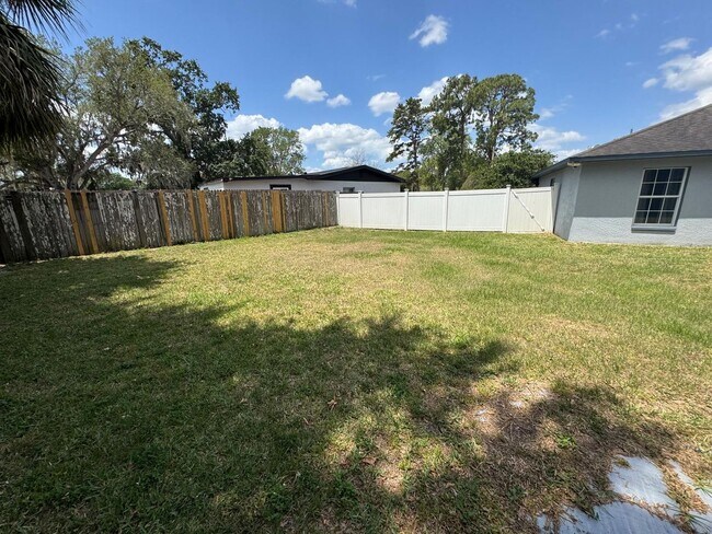 Building Photo - COMING SOON 3-2 Stunning House