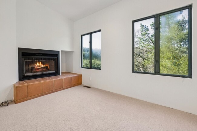 Building Photo - Charming 4BR Home Available in Private Portola Valley Cul de Sac