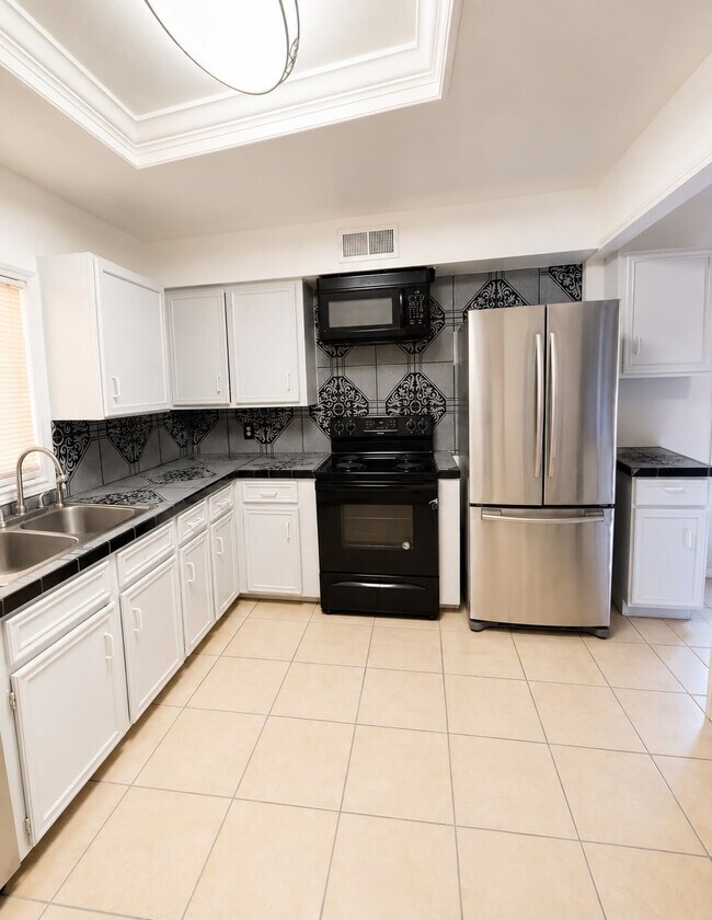 Building Photo - 10603 Silkwood Dr