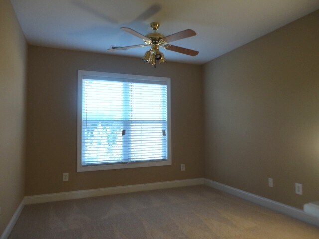 Building Photo - 6385 Clubside Dr