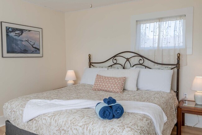 Building Photo - 640 S Columbia St