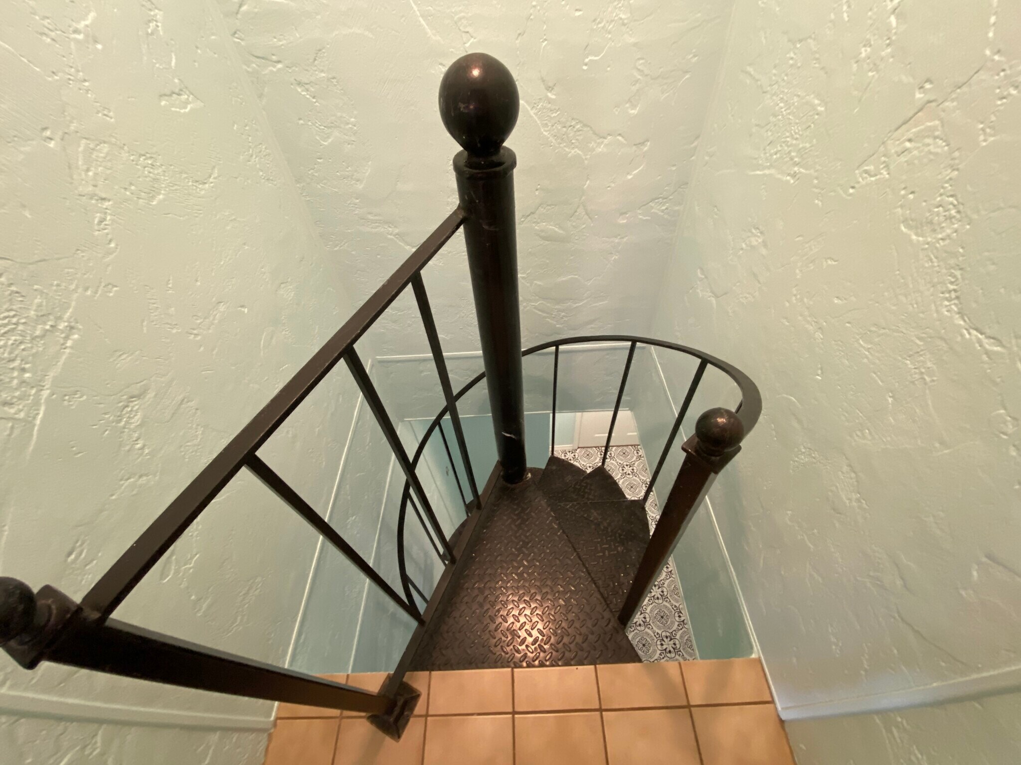 Building Photo - 5802 Monterey Ave