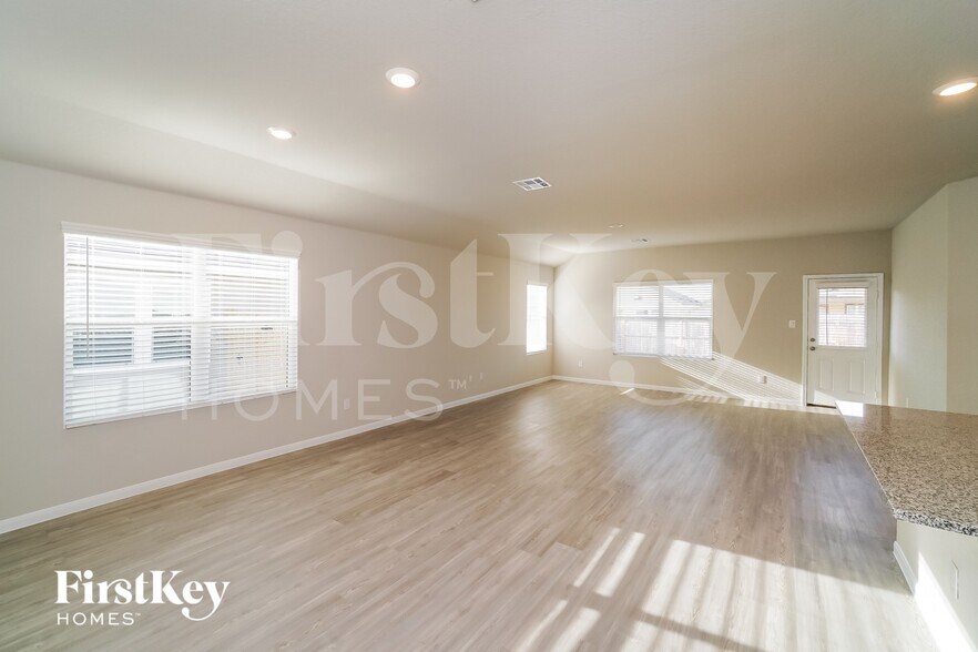 Building Photo - 2704 La Mundial St