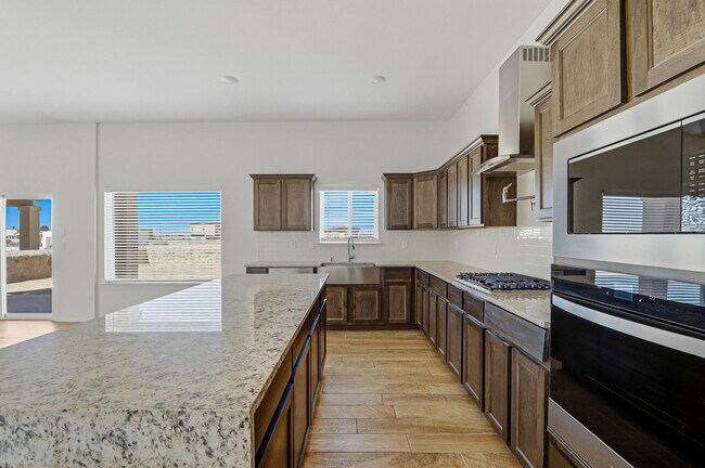 Building Photo - 905 Louisiana Downs Ave