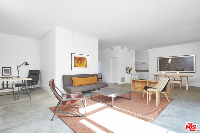 Building Photo - 558 Rose Ave