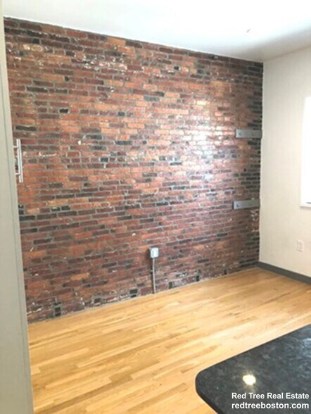 Building Photo - 144 Bowdoin St