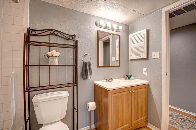Building Photo - 14777 Wunderlich Dr