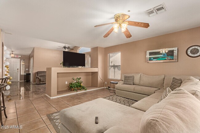 Building Photo - 8572 W Palo Verde Ave