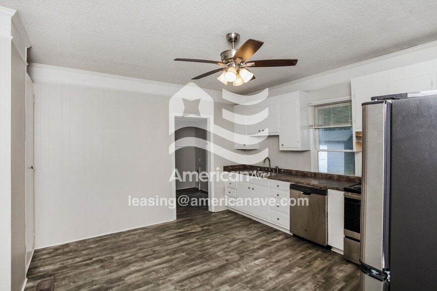 Building Photo - 2303 Haile St