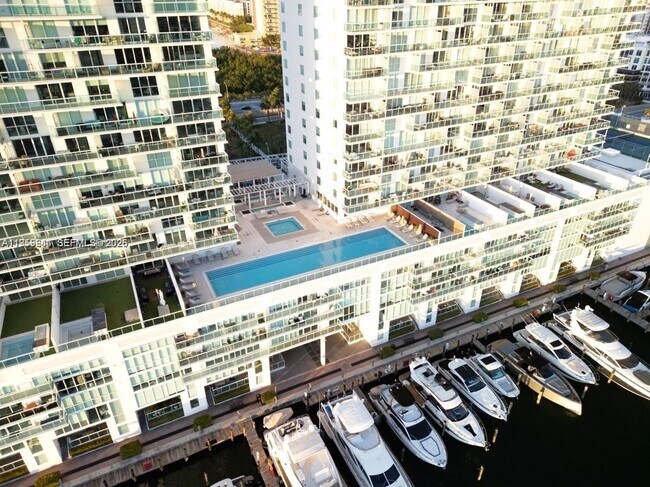 Building Photo - 400 Sunny Isles Blvd