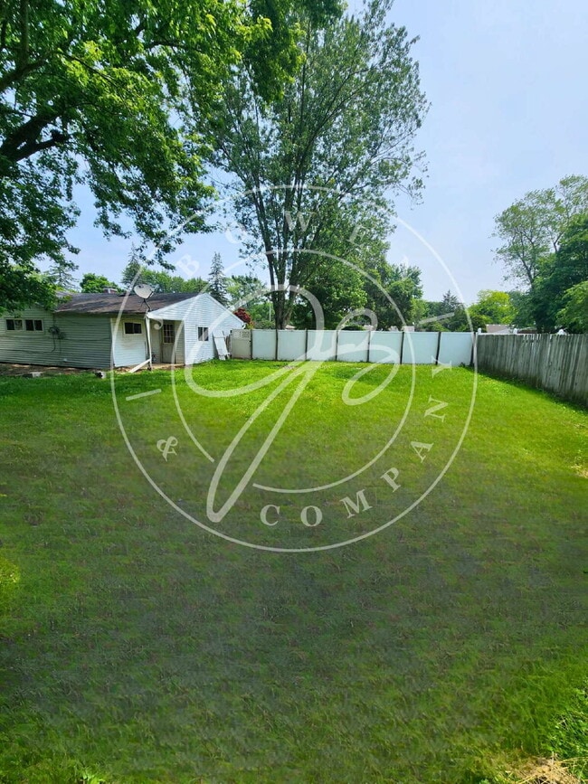 Building Photo - Charming 3-Bedroom Home in Toledo walking ...