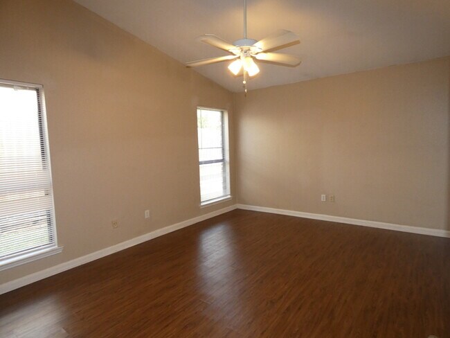 Building Photo - 8248 Meadowbrook Dr